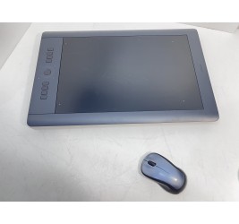 WACOM PTH-851 Intuos Pro Professional Pen - Touch Tablet (Black- Large) 12.80" x 8" Active Area клас А
