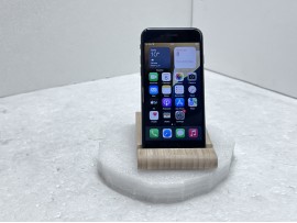 Apple iPhone SE (3rd gen) 64GB - клас А