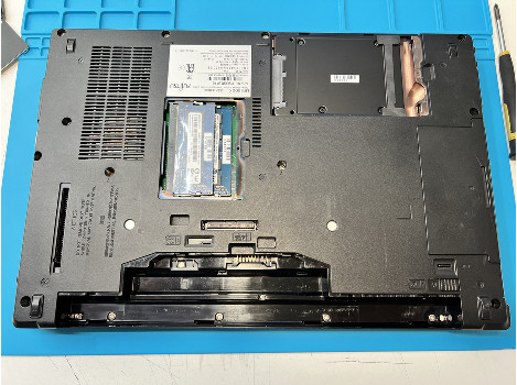 Fujitsu LIFEBOOK E546 14" i5-6200U 8GB 260GB клас А