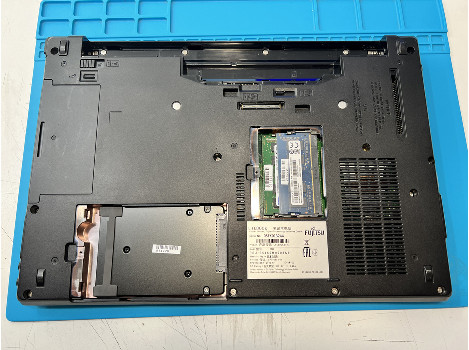 Fujitsu LIFEBOOK E546 14" i5-6200U 8GB 260GB клас А