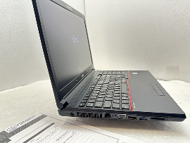 Лаптоп Fujitsu LIFEBOOK E557 15.6" i5-7200U 8GB 1260GB клас А