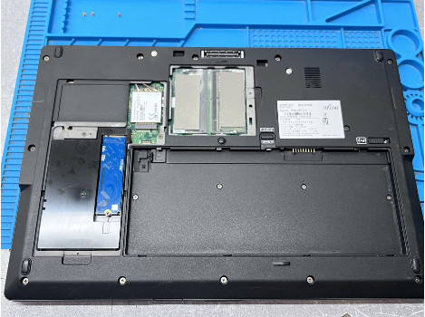Fujitsu LIFEBOOK U758 15.6" i5-8250U 16GB 260GB клас А