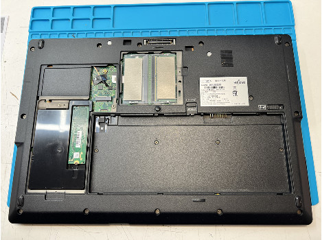 Fujitsu LIFEBOOK U758 15.6" i5-8250U 8GB 260GB клас А