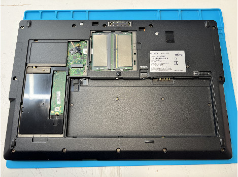 Fujitsu LIFEBOOK U758 15.6" i5-8250U 8GB 260GB клас А