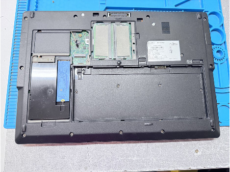 Fujitsu LIFEBOOK U758 15.6" i5-8250U 8GB 260GB клас А