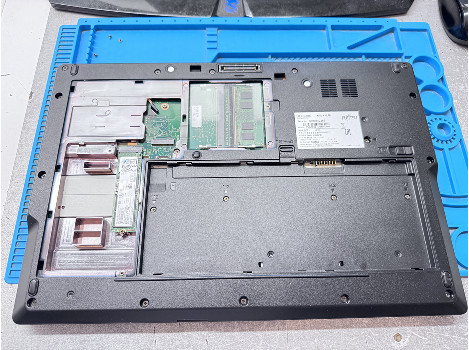 Fujitsu LIFEBOOK E559 15.6" i3-8145U 8GB 260GB клас А