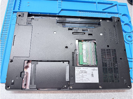 Fujitsu LIFEBOOK E546 14" i3-6100U 8GB 260GB клас А