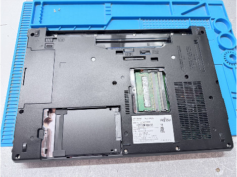 Fujitsu LIFEBOOK E546 14" i3-6100U 8GB 260GB клас А